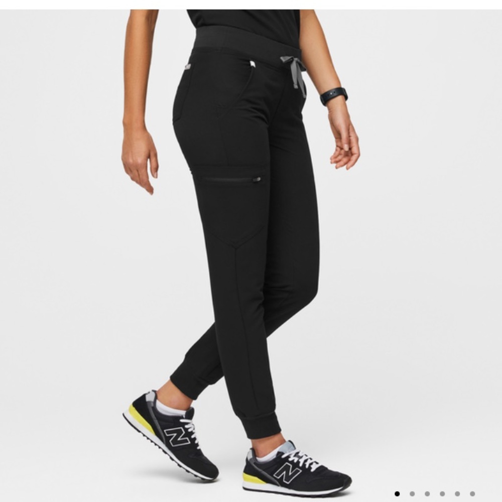 Figs black Zamora joggers in size small